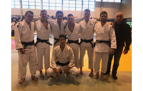 Premiers Championnats ou des athlètes du JOP ont participé