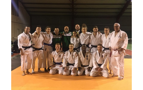 Des athlètes du JOP après le championnat ex-Picardie participent à un gala des arts martiaux à Montataire